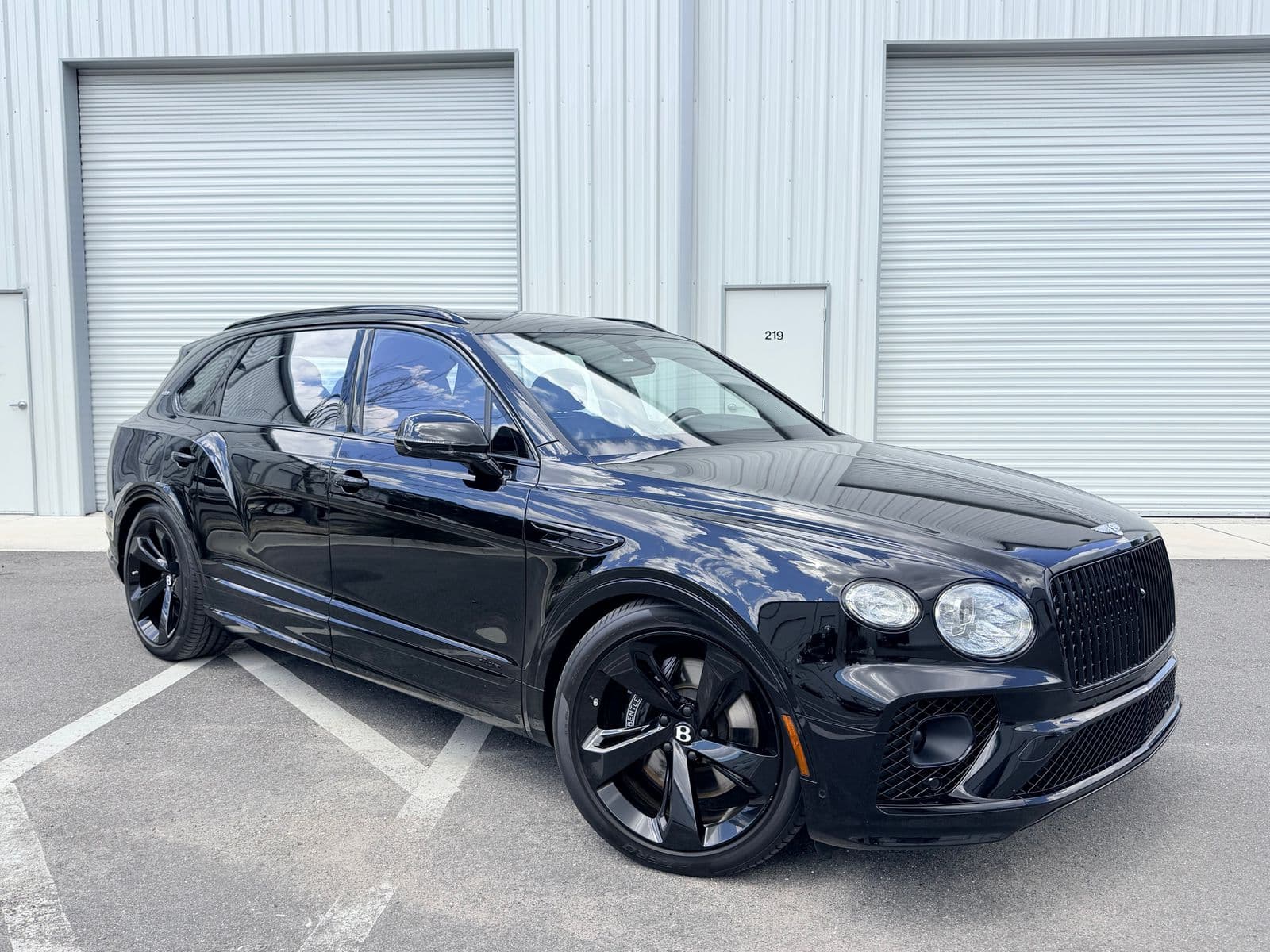 2023 BENTLEY BENTAYGA EWB Base
