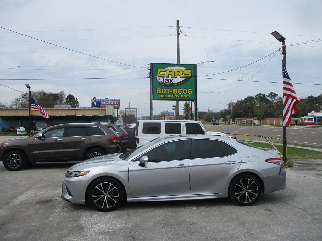 2018 TOYOTA CAMRY SE