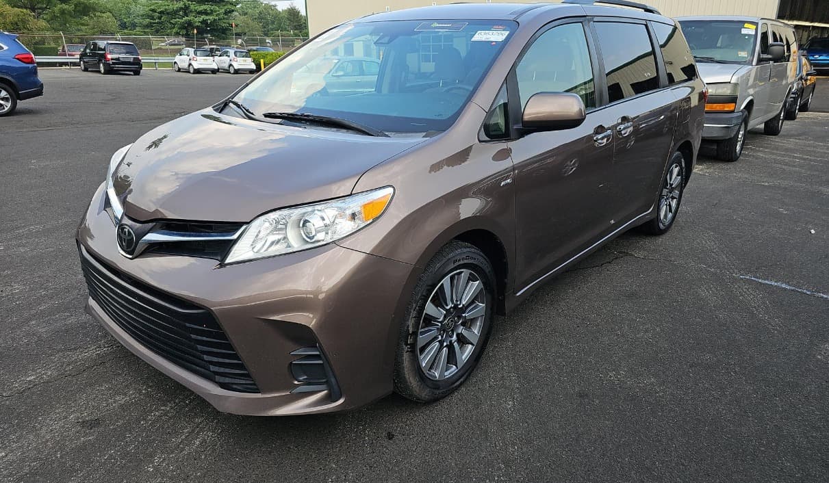 2020 TOYOTA SIENNA LE