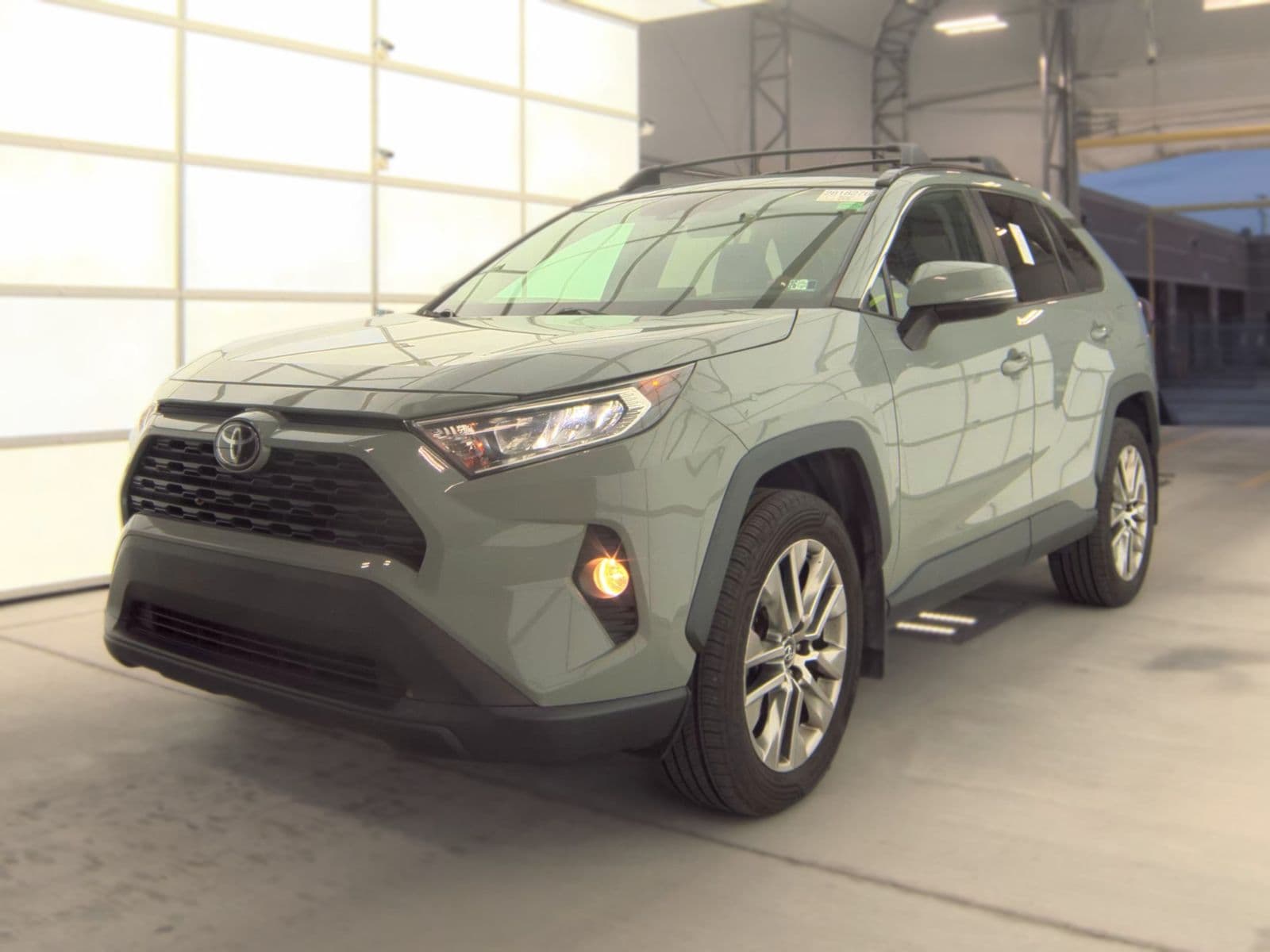 2019 TOYOTA RAV4 XLE Premium