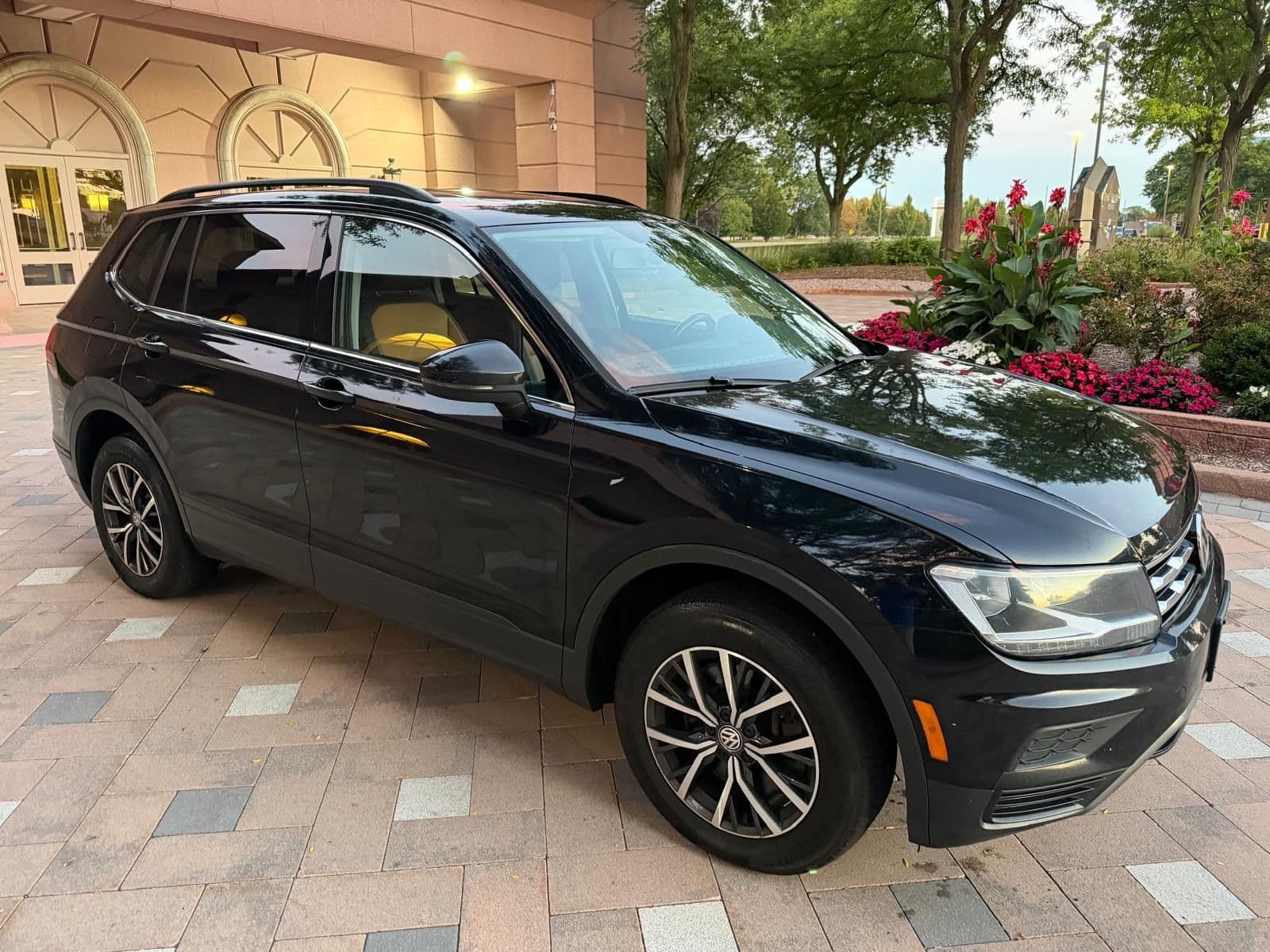 2019 VOLKSWAGEN TIGUAN 2.0T SE 1