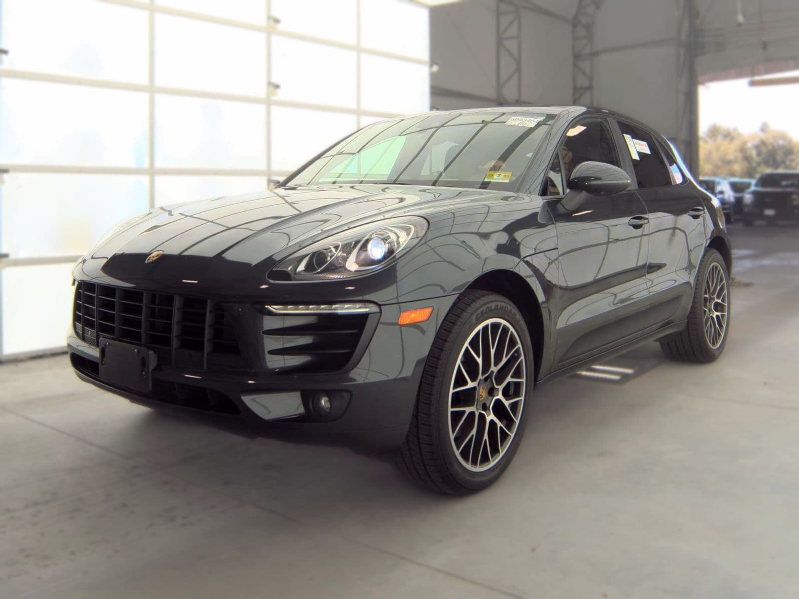 2018 PORSCHE MACAN SPORT Edition 1