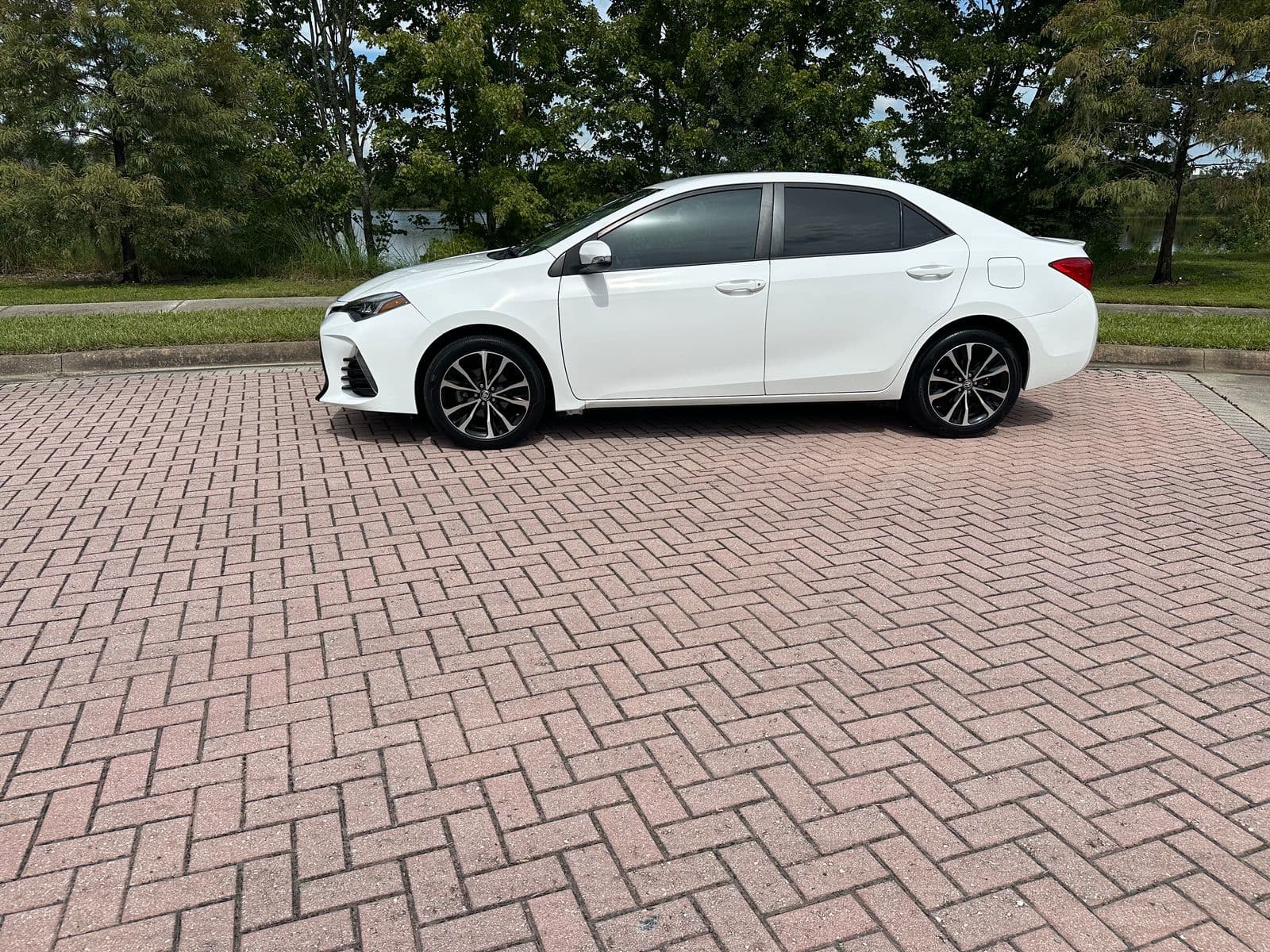 2018 TOYOTA COROLLA SE