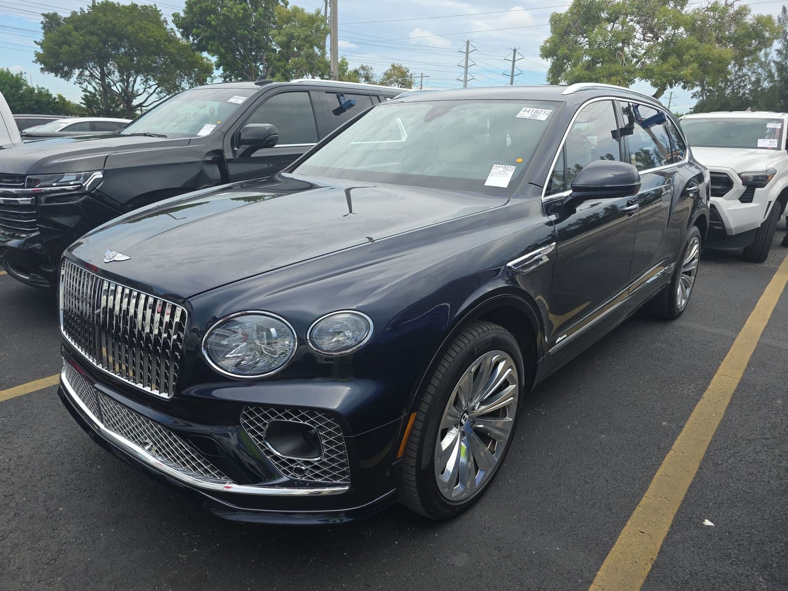 2023 BENTLEY BENTAYGA EWB Azure