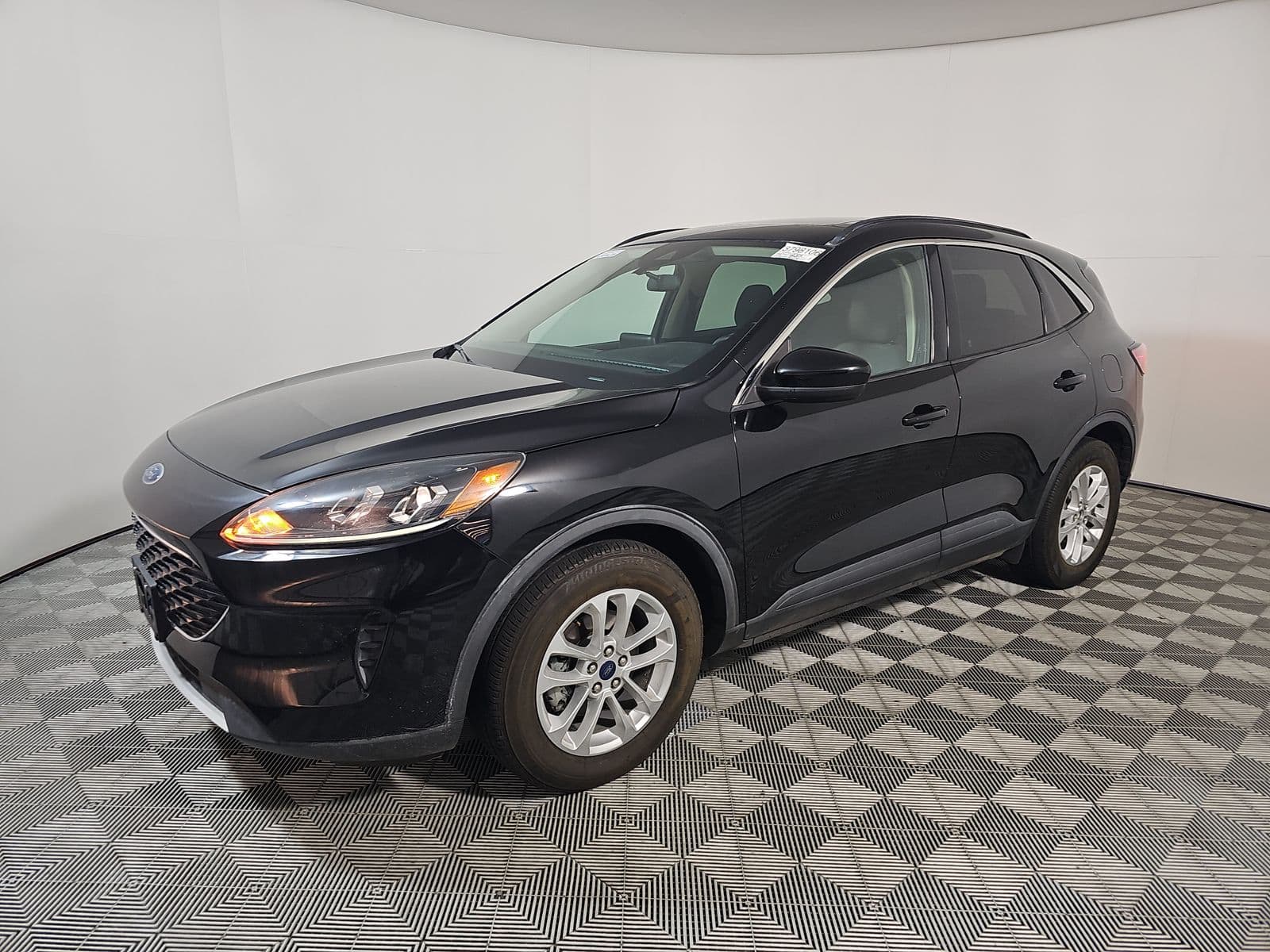 2020 FORD ESCAPE SE 1
