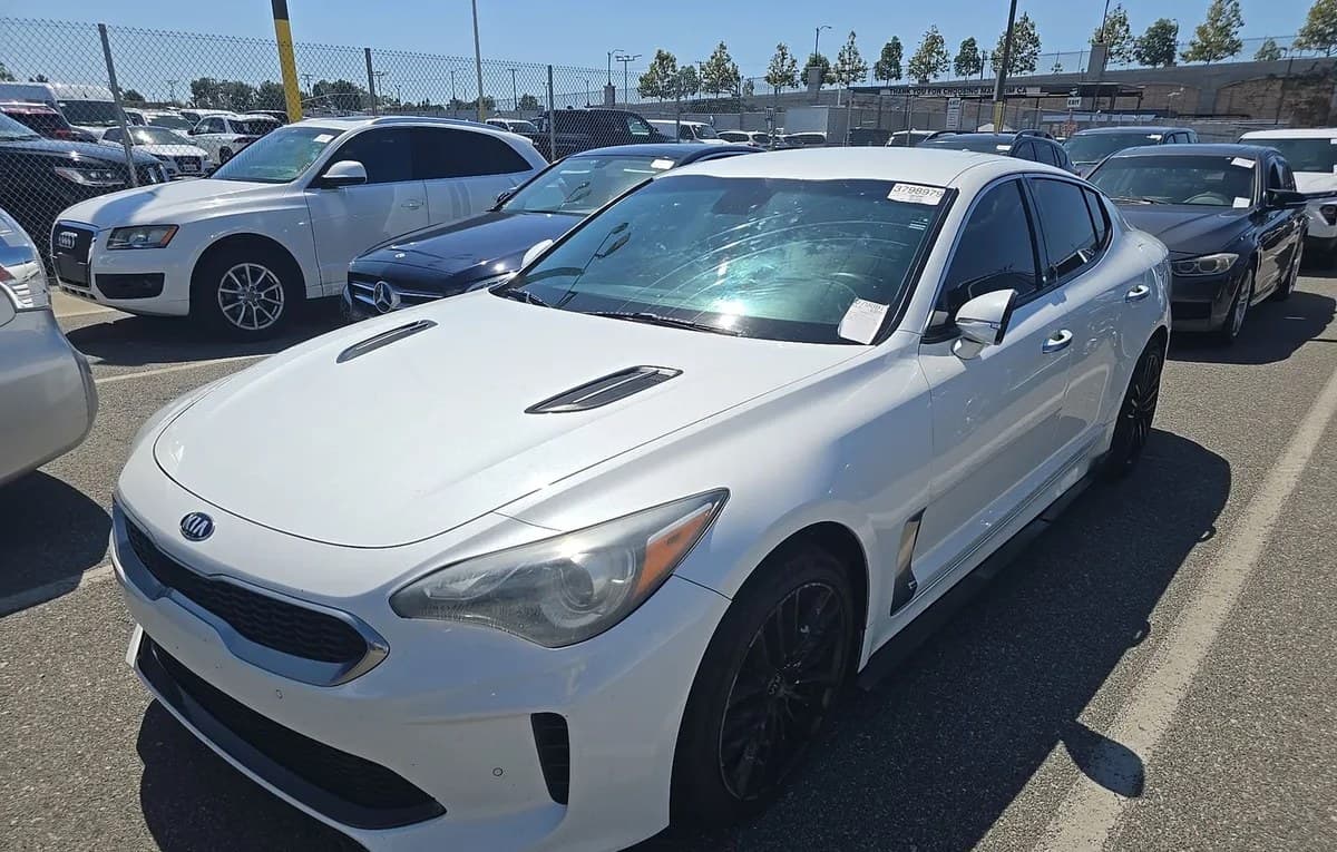 2018 KIA STINGER Base