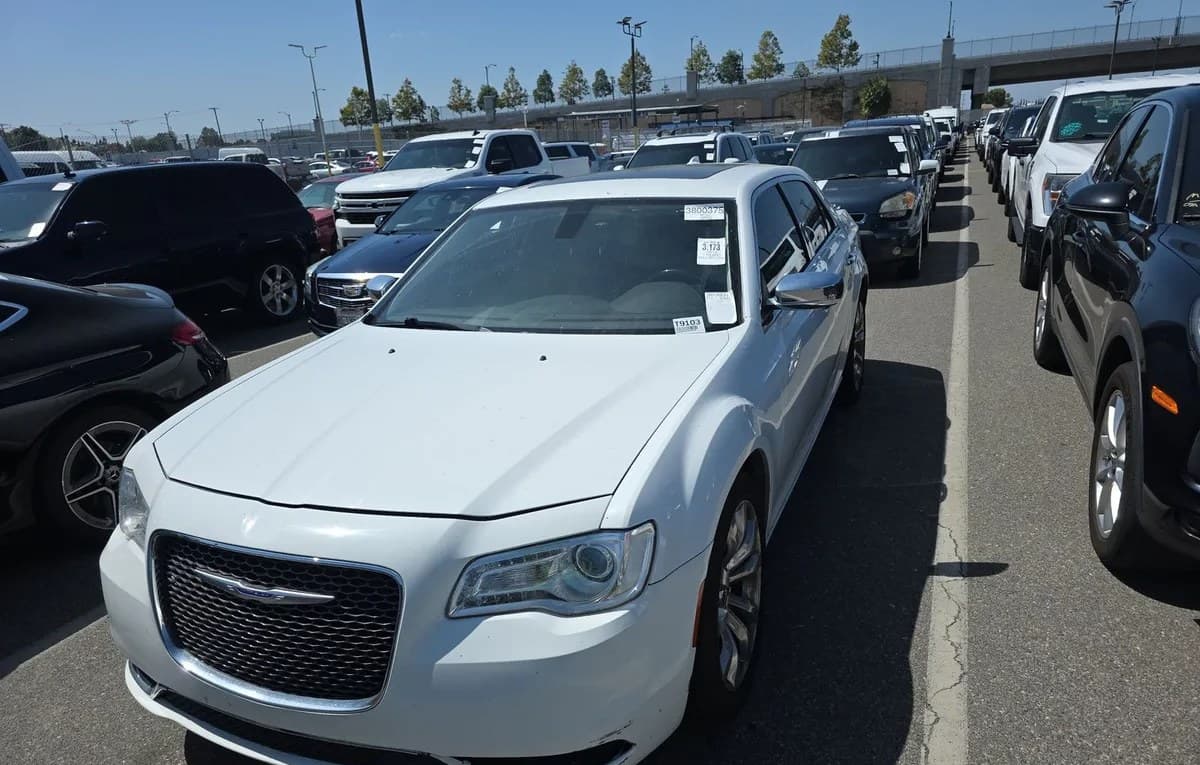 2019 CHRYSLER 300 Limited 1