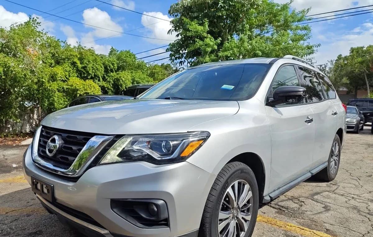 2019 NISSAN PATHFINDER SV 1