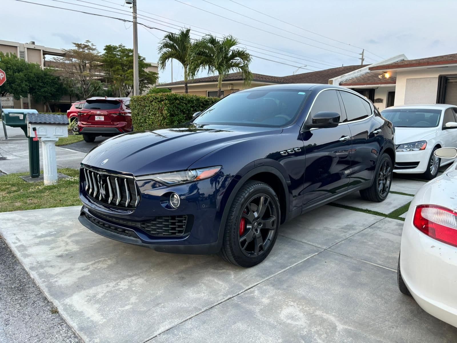 2018 MASERATI LEVANTE Base