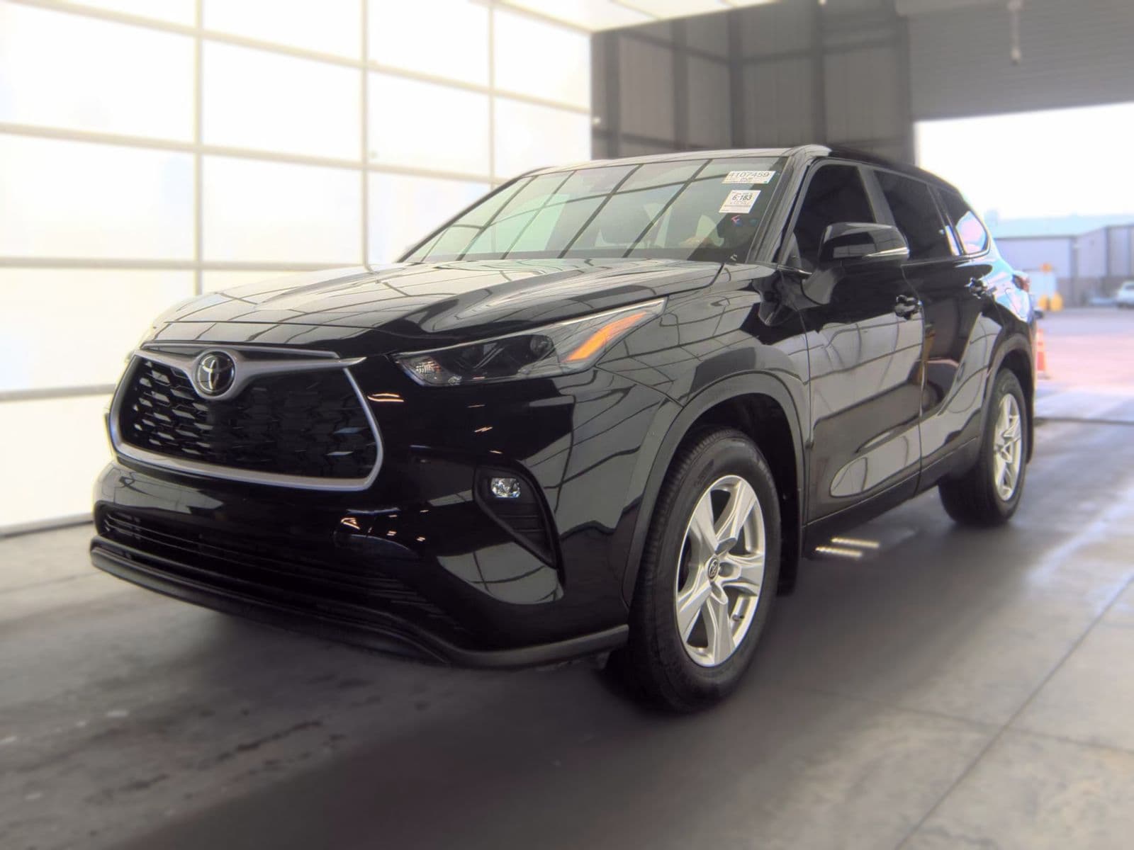 2025 TOYOTA HIGHLANDER LE