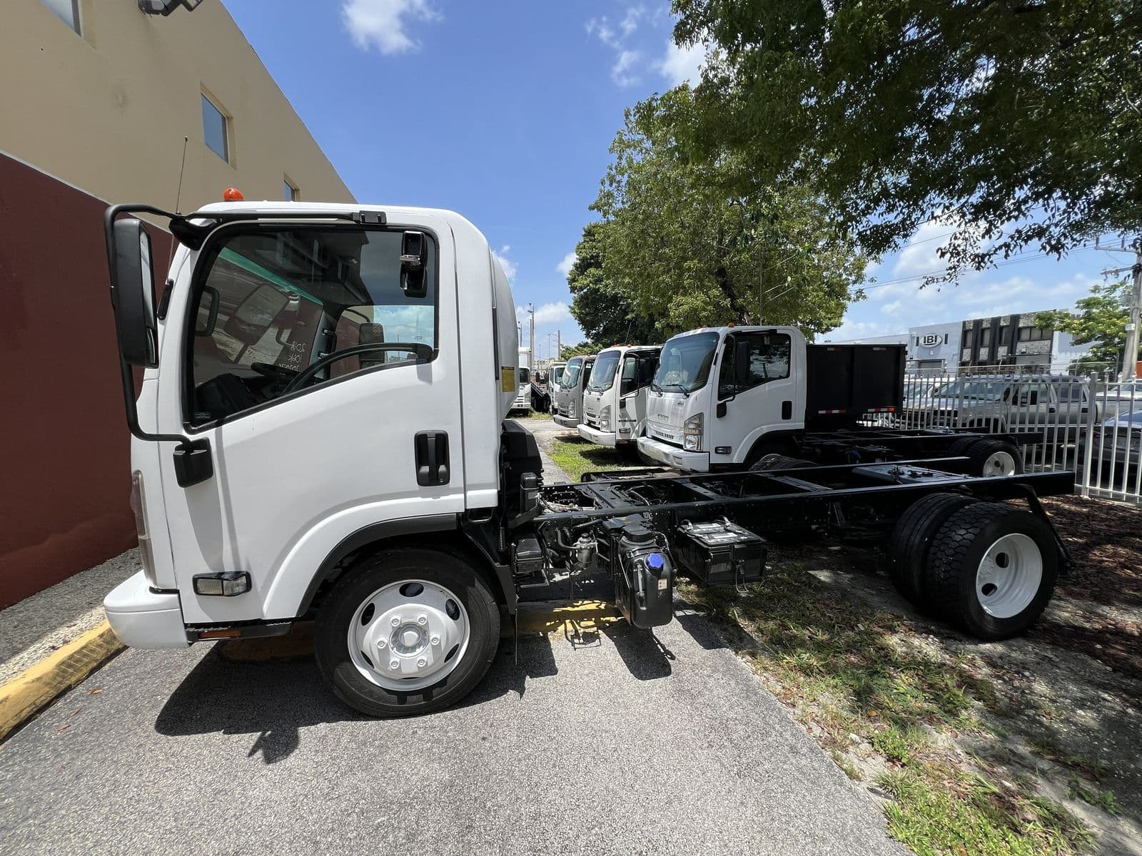 2018 ISUZU NRR Base
