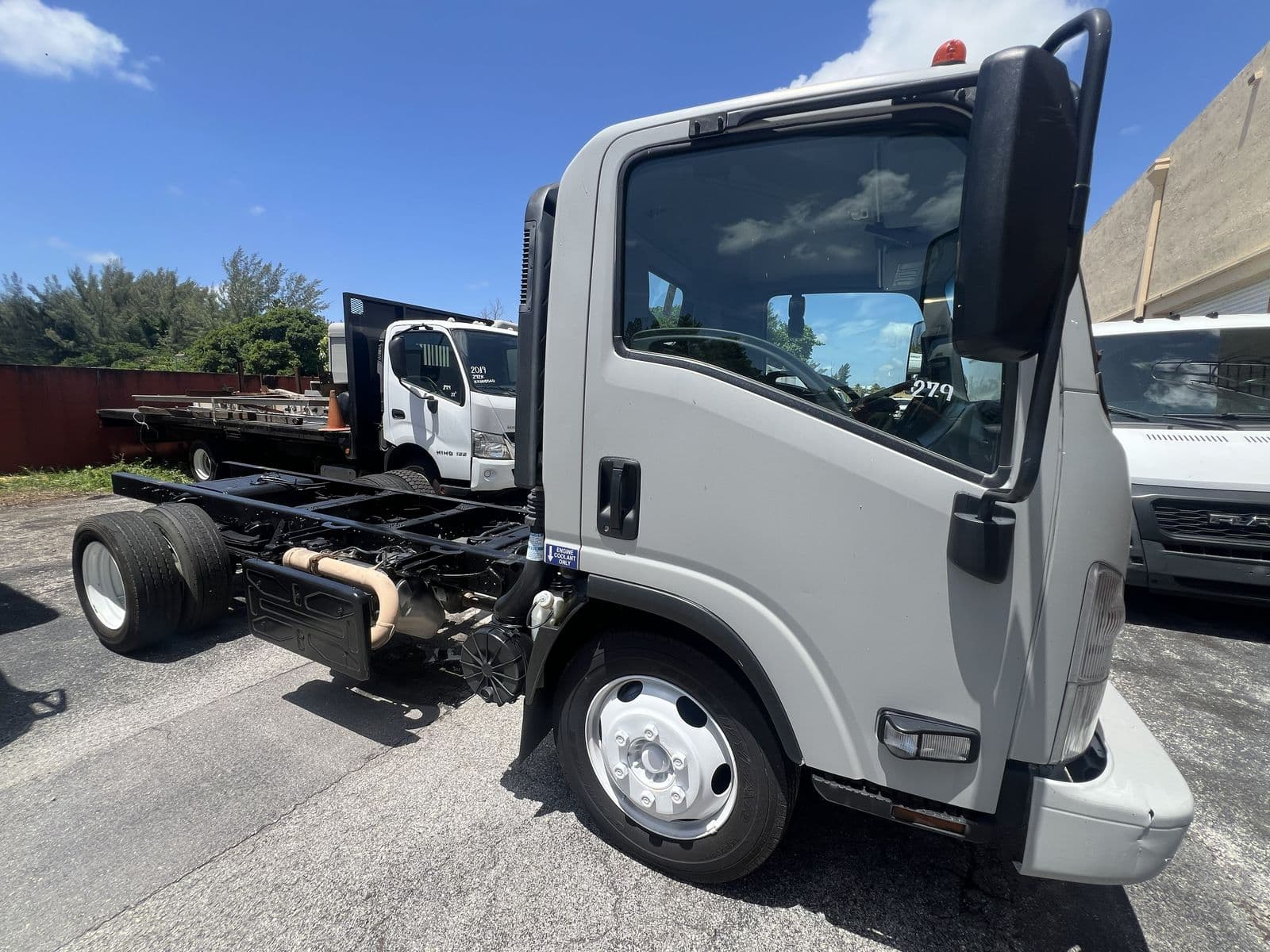 2018 ISUZU NRR Base