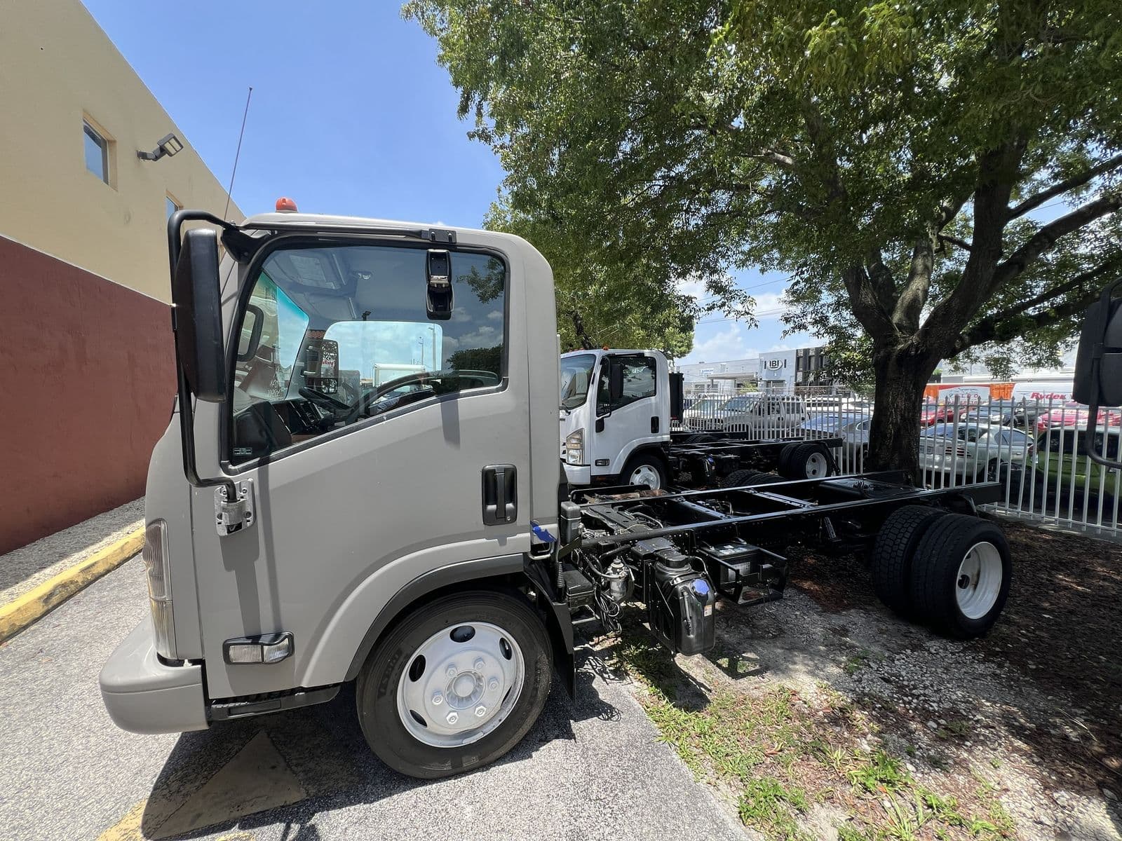 2019 ISUZU NRR Base