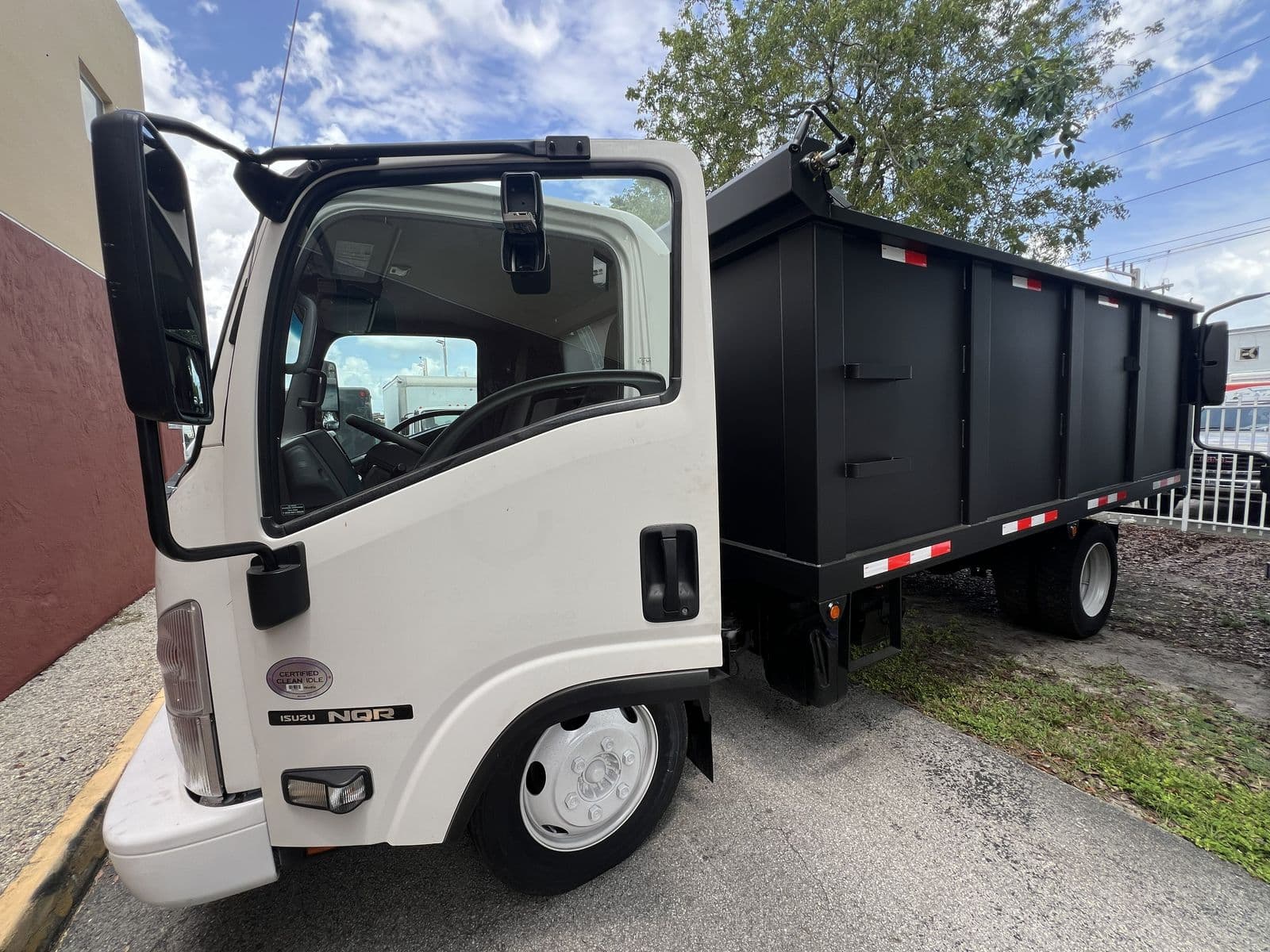 2018 ISUZU NRR Base