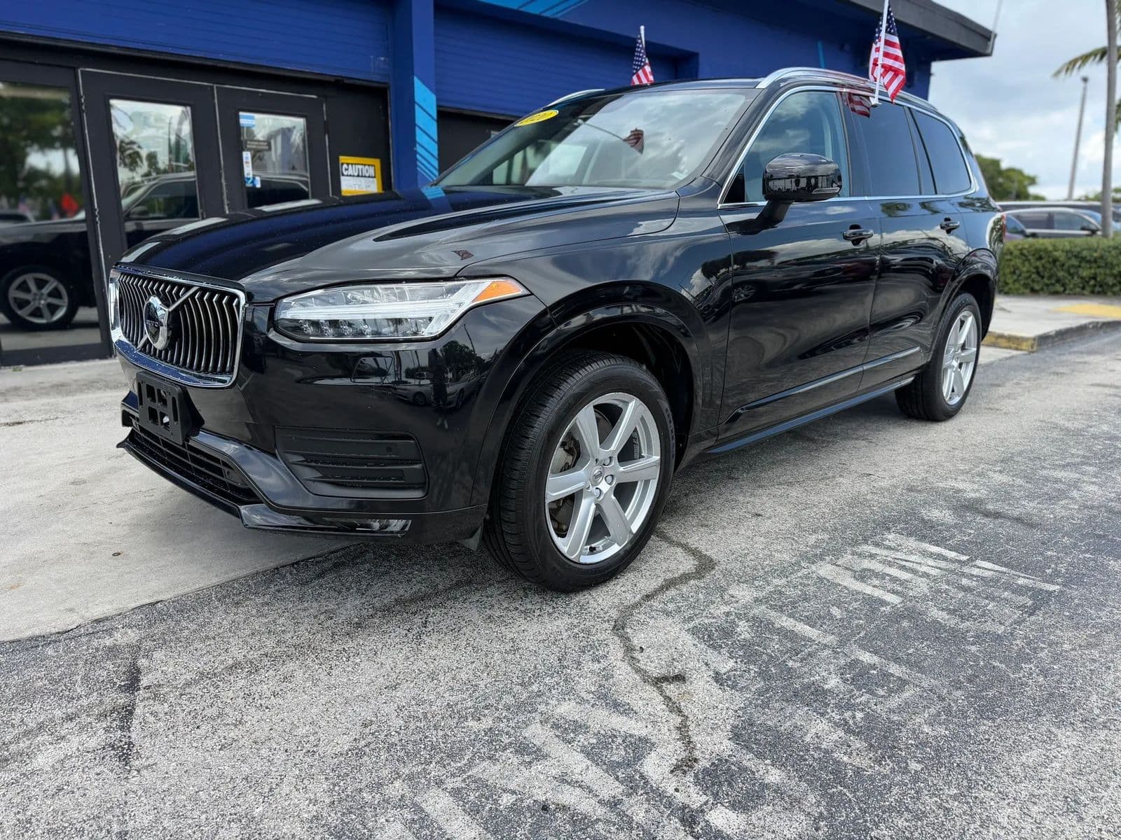 2020 VOLVO XC90 T6 Momentum