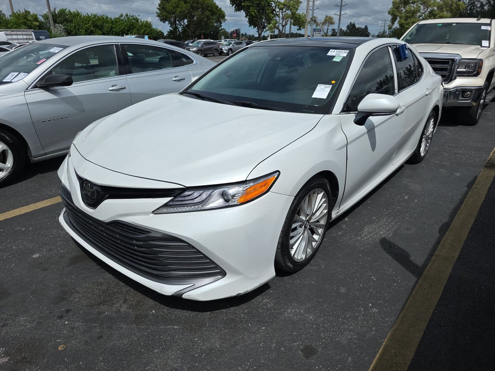 2020 TOYOTA CAMRY XLE