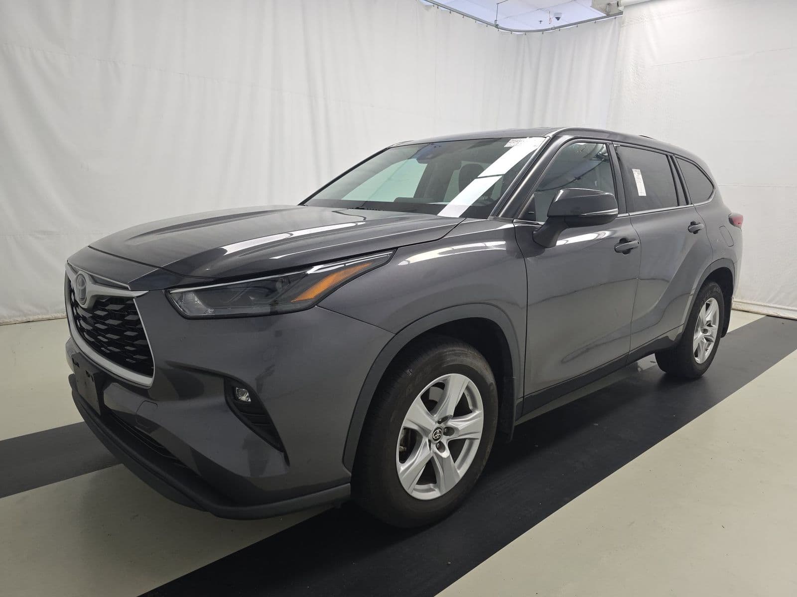 2022 TOYOTA HIGHLANDER LE