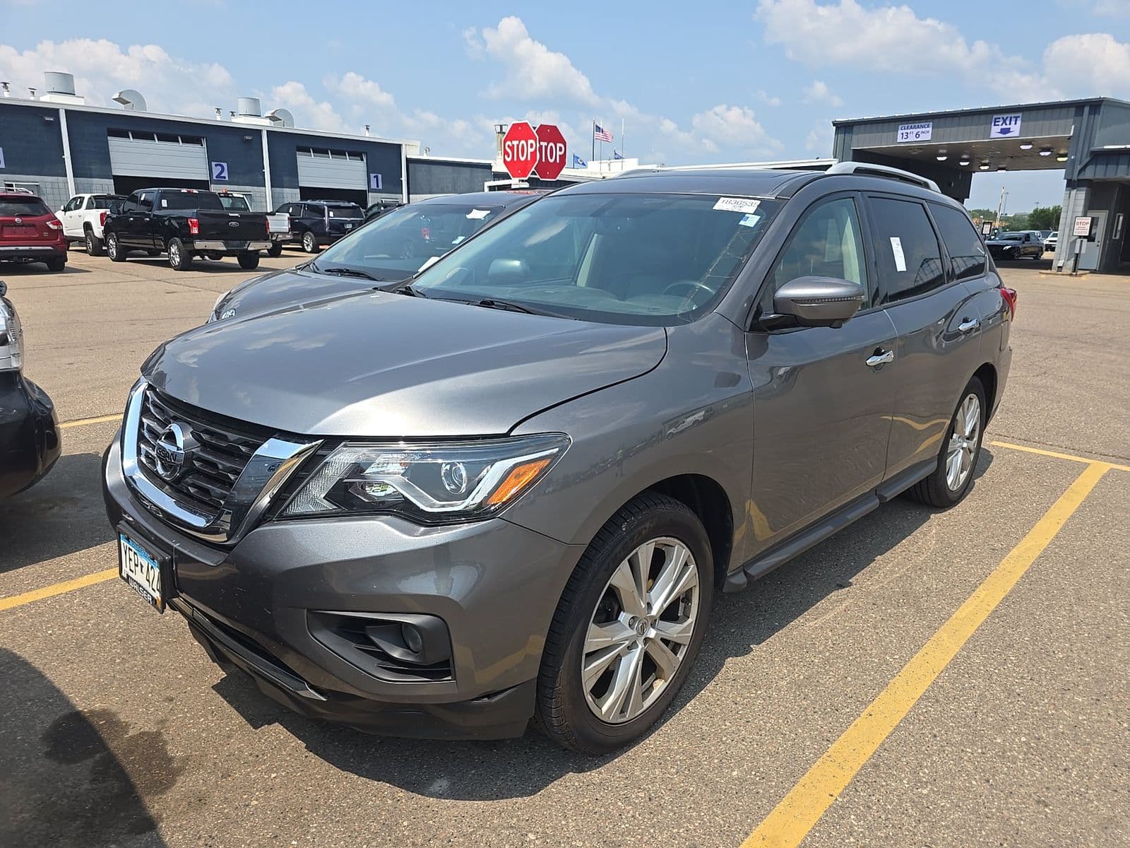 2019 NISSAN PATHFINDER SL 1