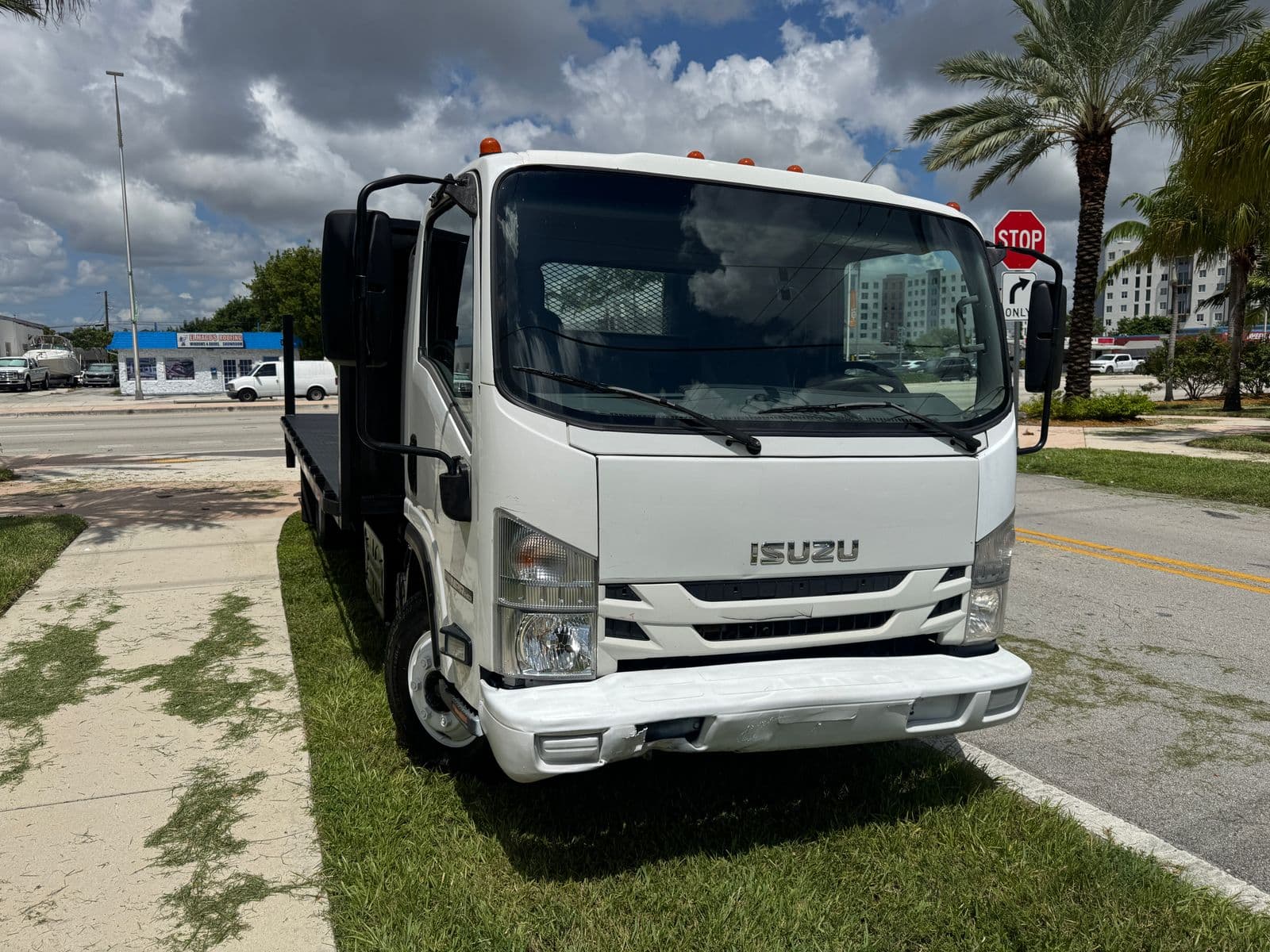 2017 ISUZU NPR HD Base