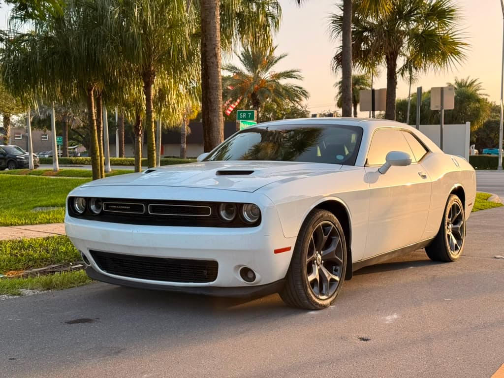 2019 DODGE CHALLENGER SXT 1