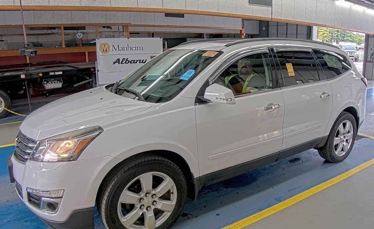 2017 CHEVROLET TRAVERSE LT 1