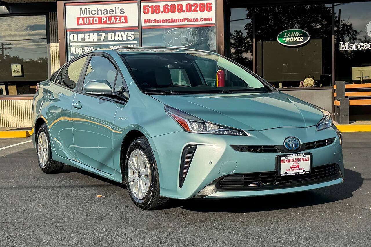 2019 TOYOTA PRIUS LE