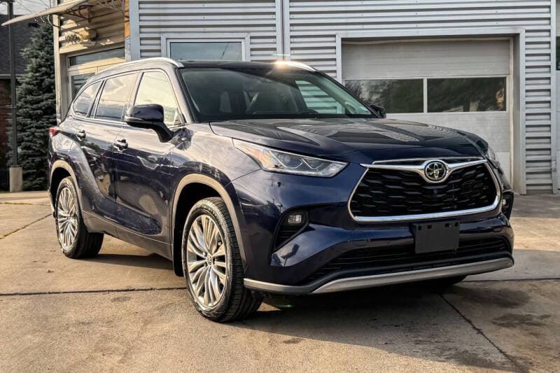 2022 TOYOTA HIGHLANDER Platinum