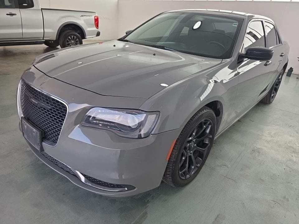 2019 CHRYSLER 300 Touring 1