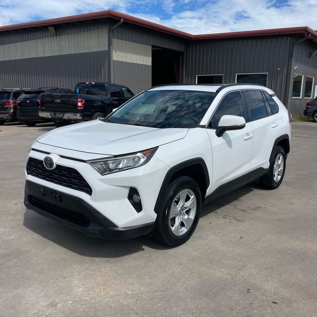 2019 TOYOTA RAV4 XLE