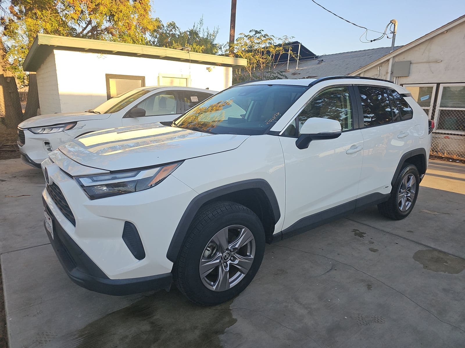 2023 TOYOTA RAV4 HYBRID XLE