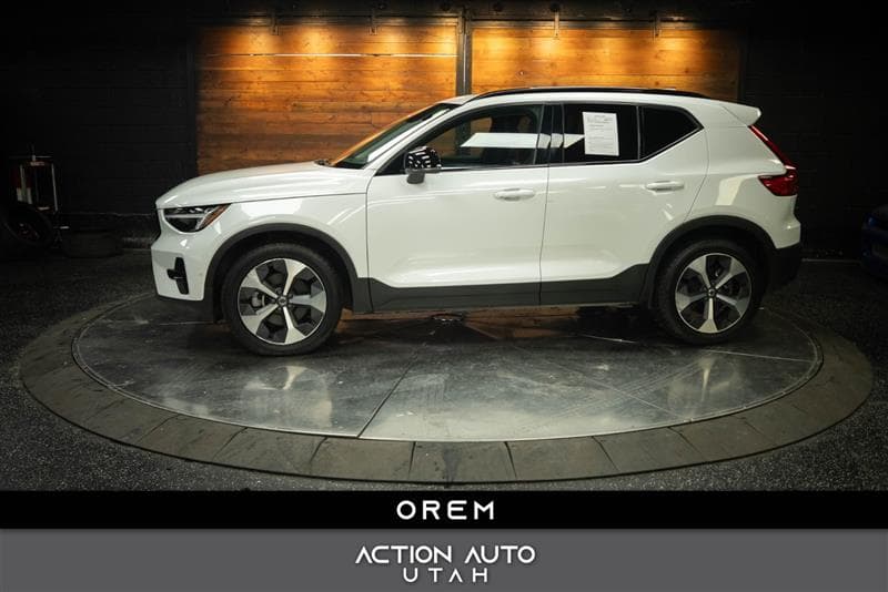 2023 VOLVO XC40 B4 Ultimate