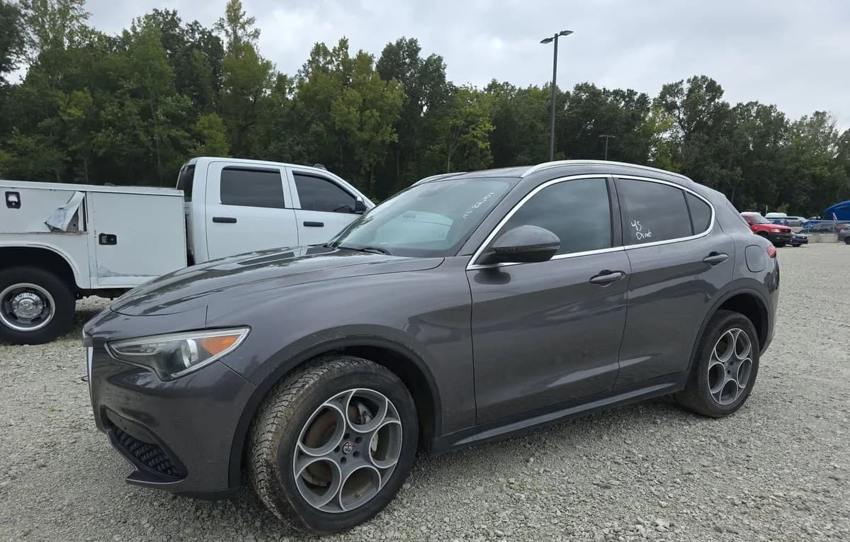 2018 ALFA ROMEO STELVIO Base