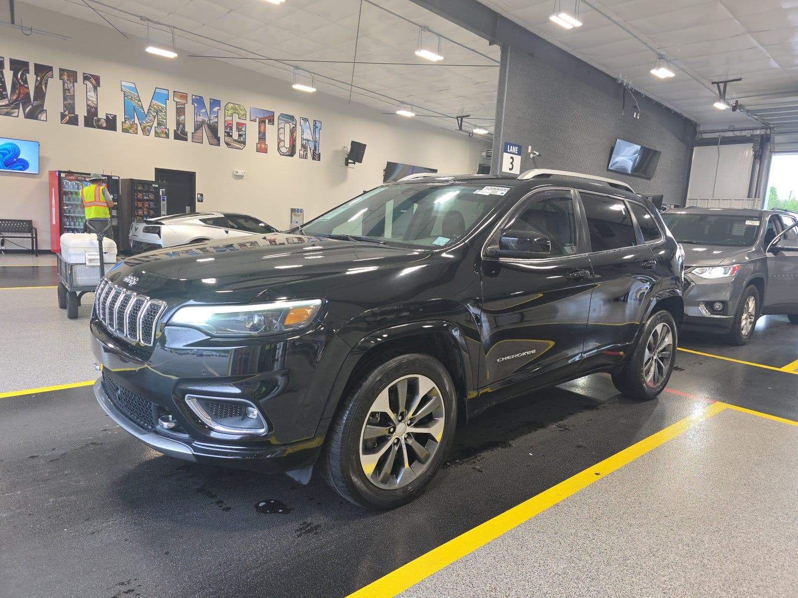 2019 JEEP CHEROKEE Overland 1