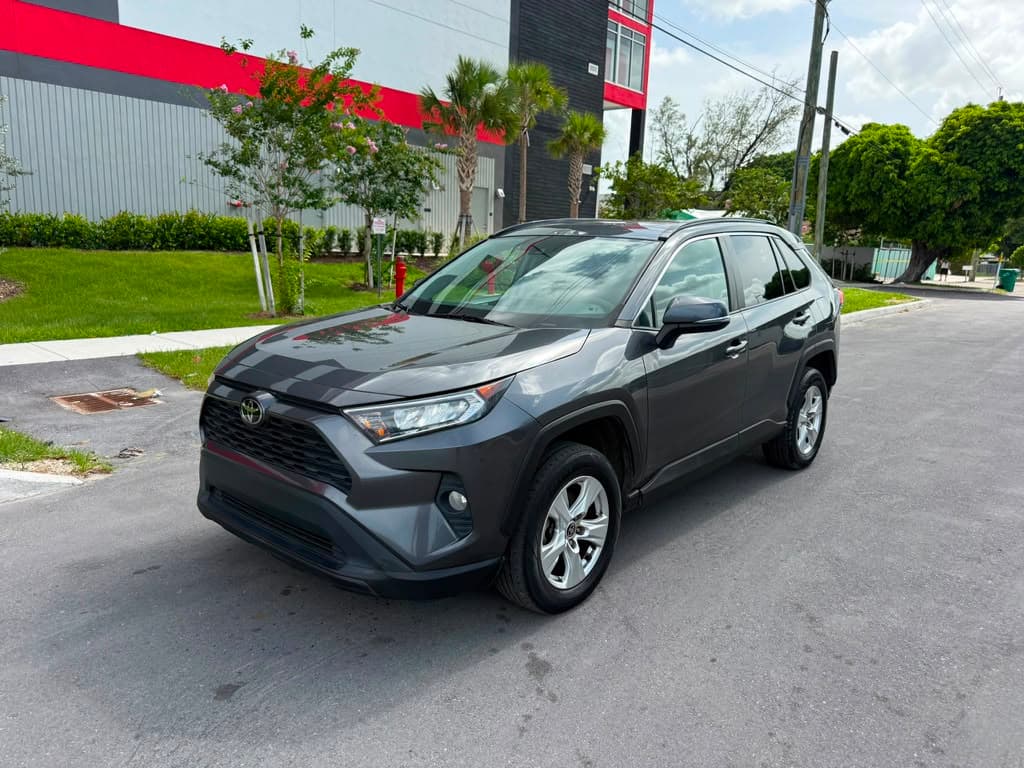 2021 TOYOTA RAV4 XLE 1