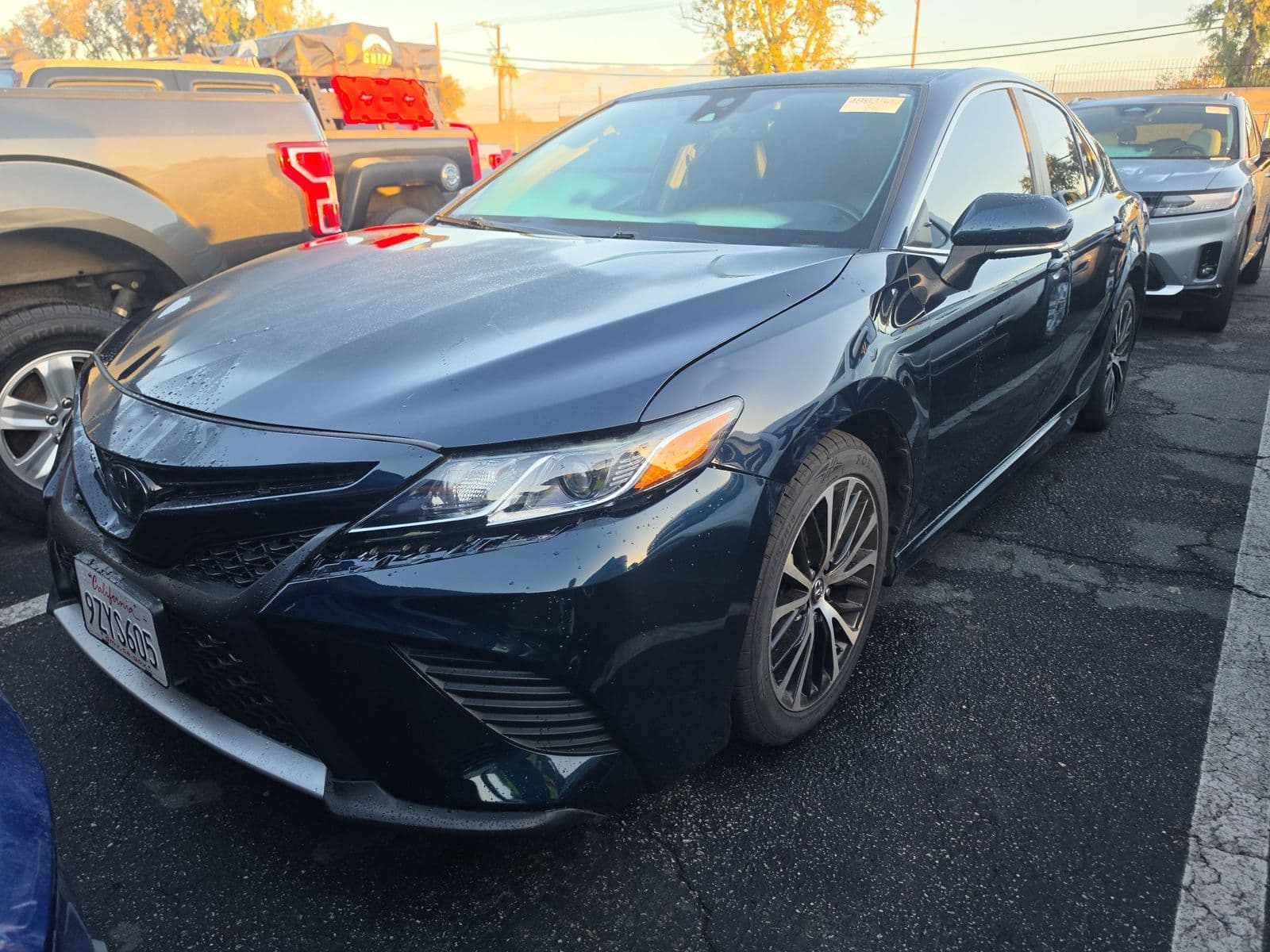 2019 TOYOTA CAMRY SE