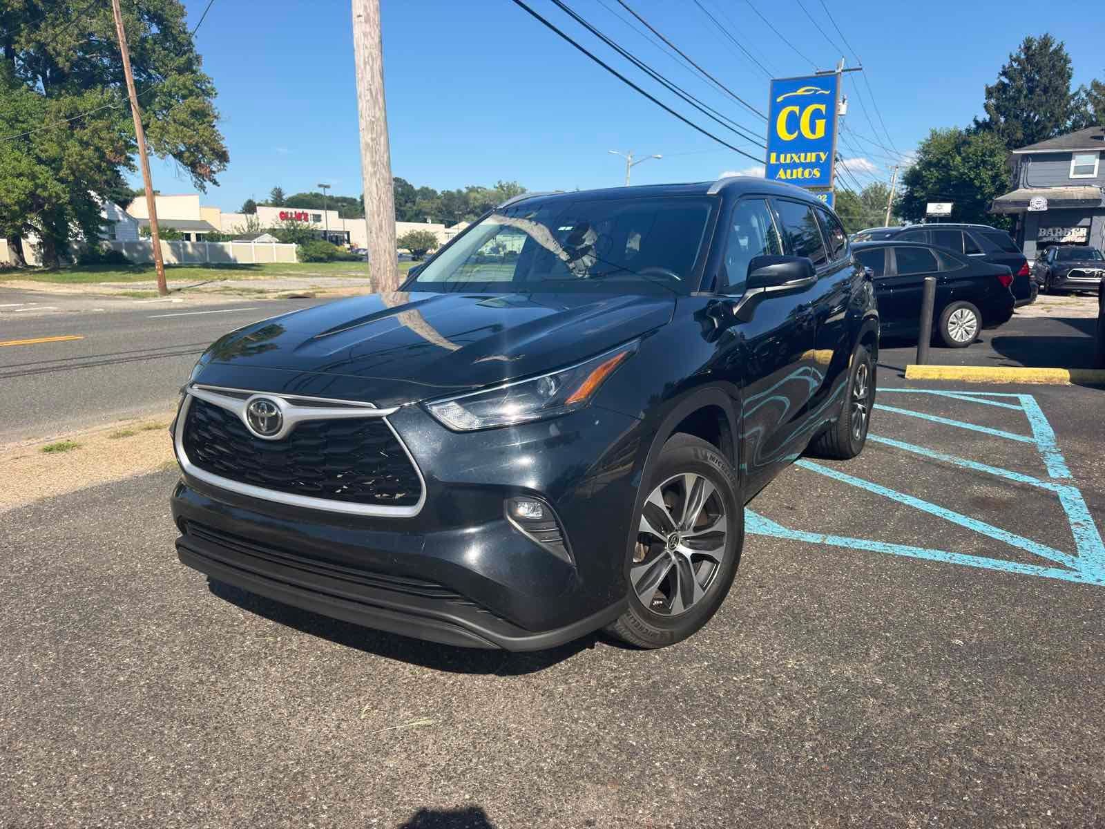 2022 TOYOTA HIGHLANDER XLE