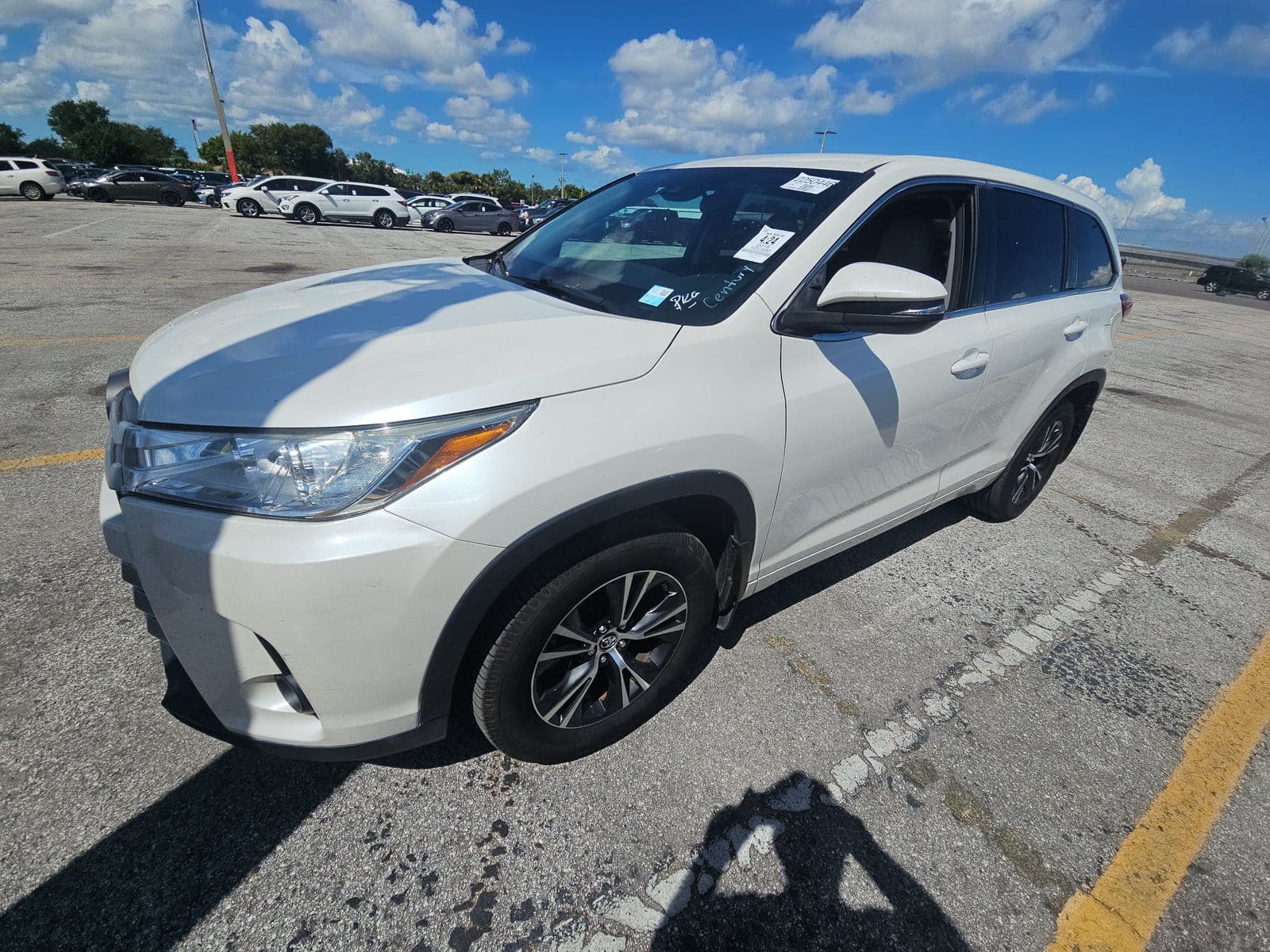 2018 TOYOTA HIGHLANDER LE