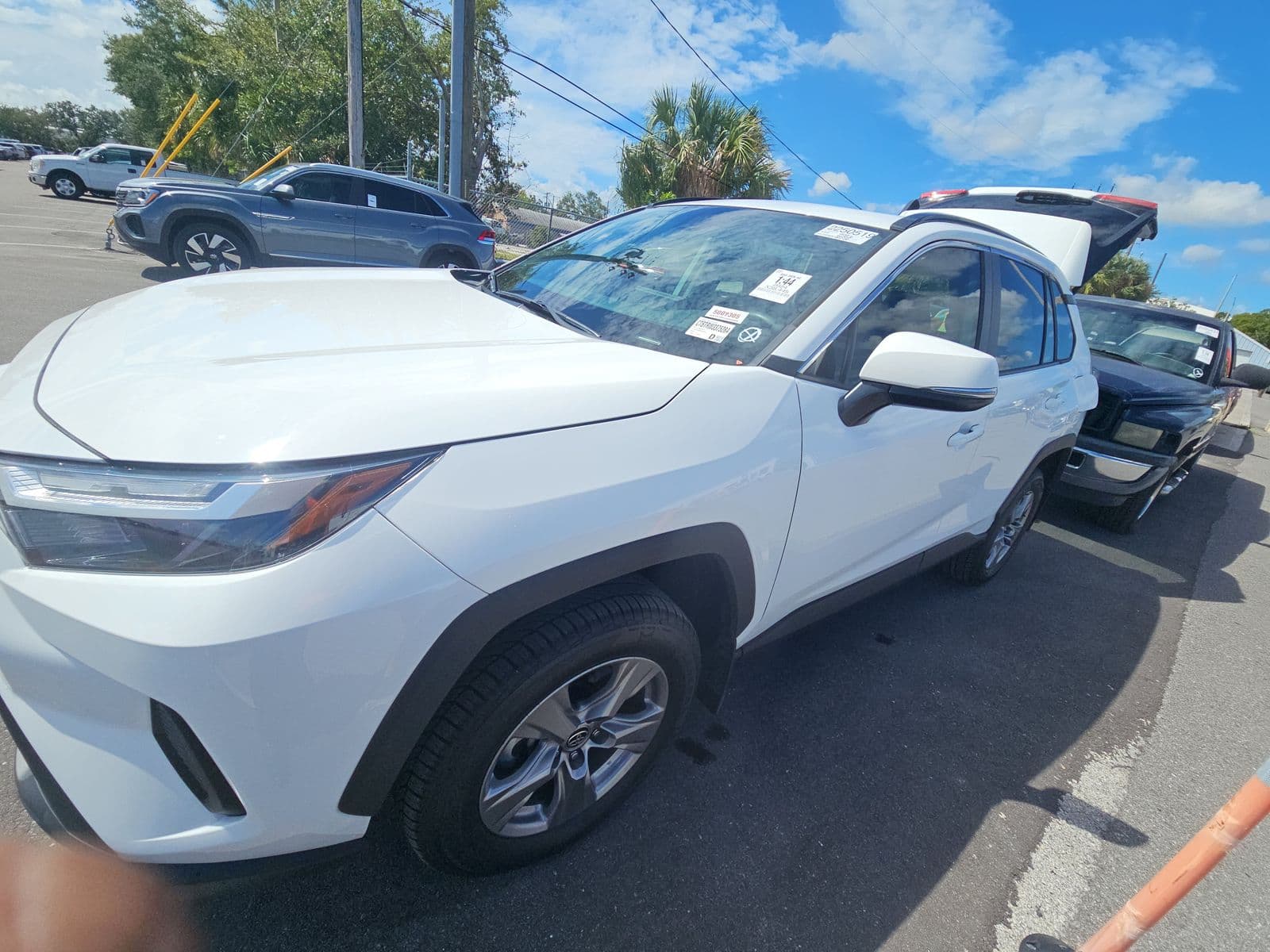 2024 TOYOTA RAV4 XLE