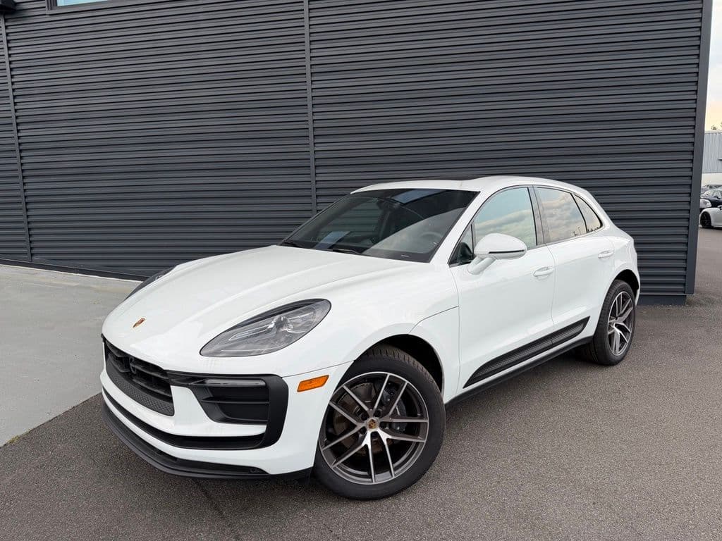 2026 PORSCHE MACAN Base