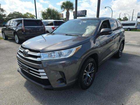 2017 TOYOTA HIGHLANDER LE 1
