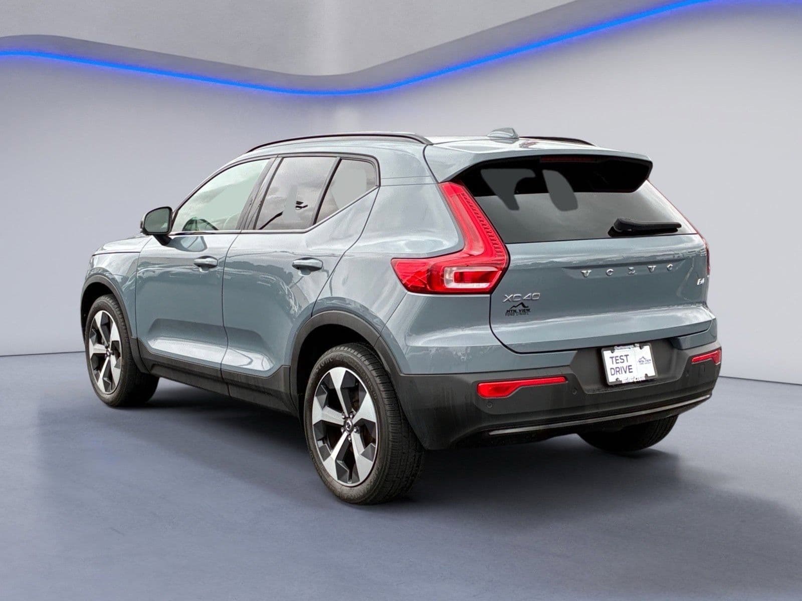 2023 VOLVO XC40 B4 Ultimate