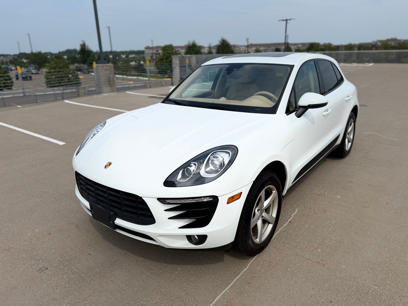 2017 PORSCHE MACAN Base 1