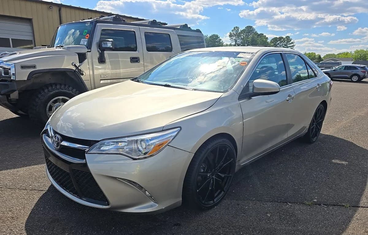 2017 TOYOTA CAMRY SE