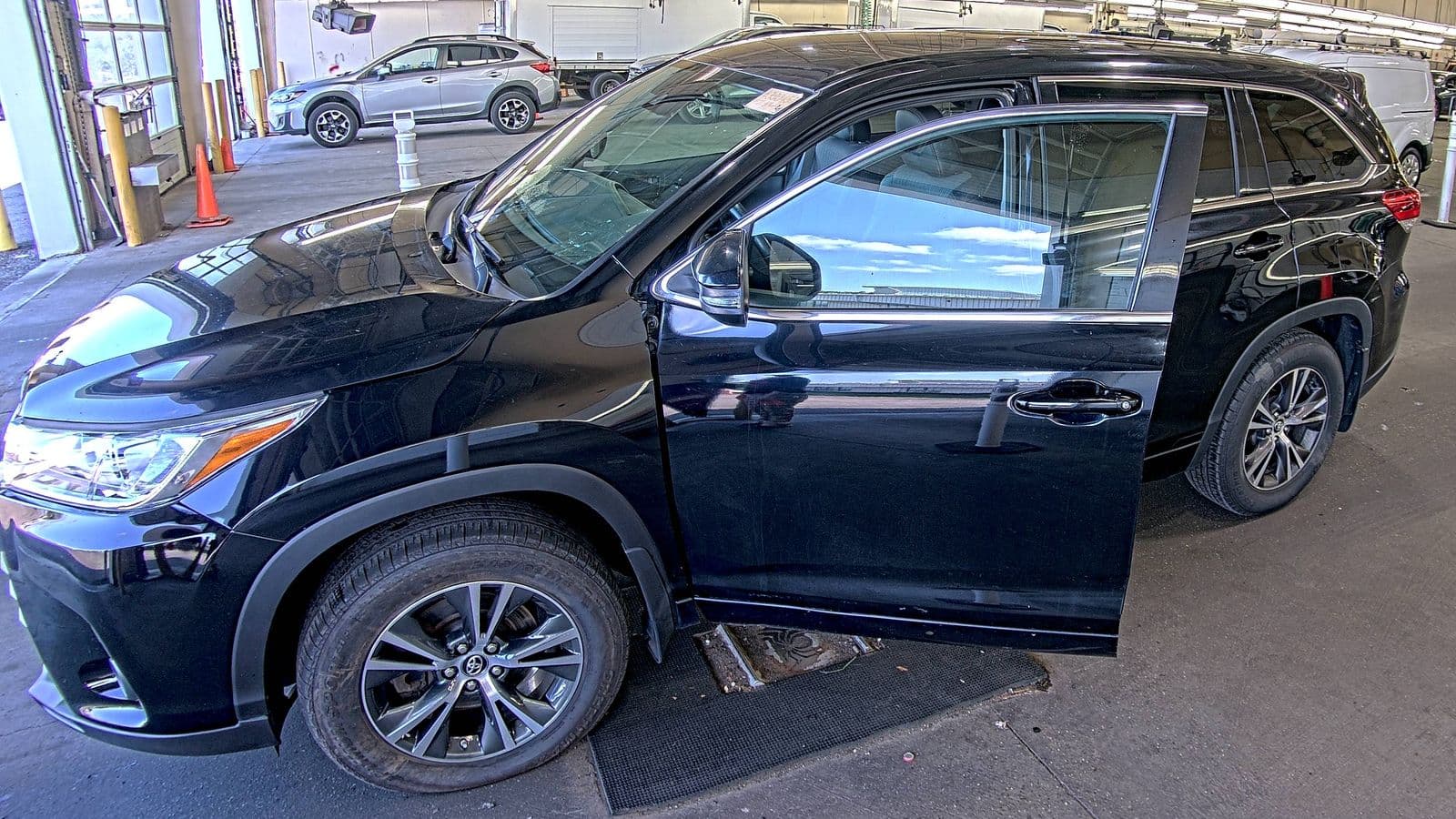 2017 TOYOTA HIGHLANDER LE Plus