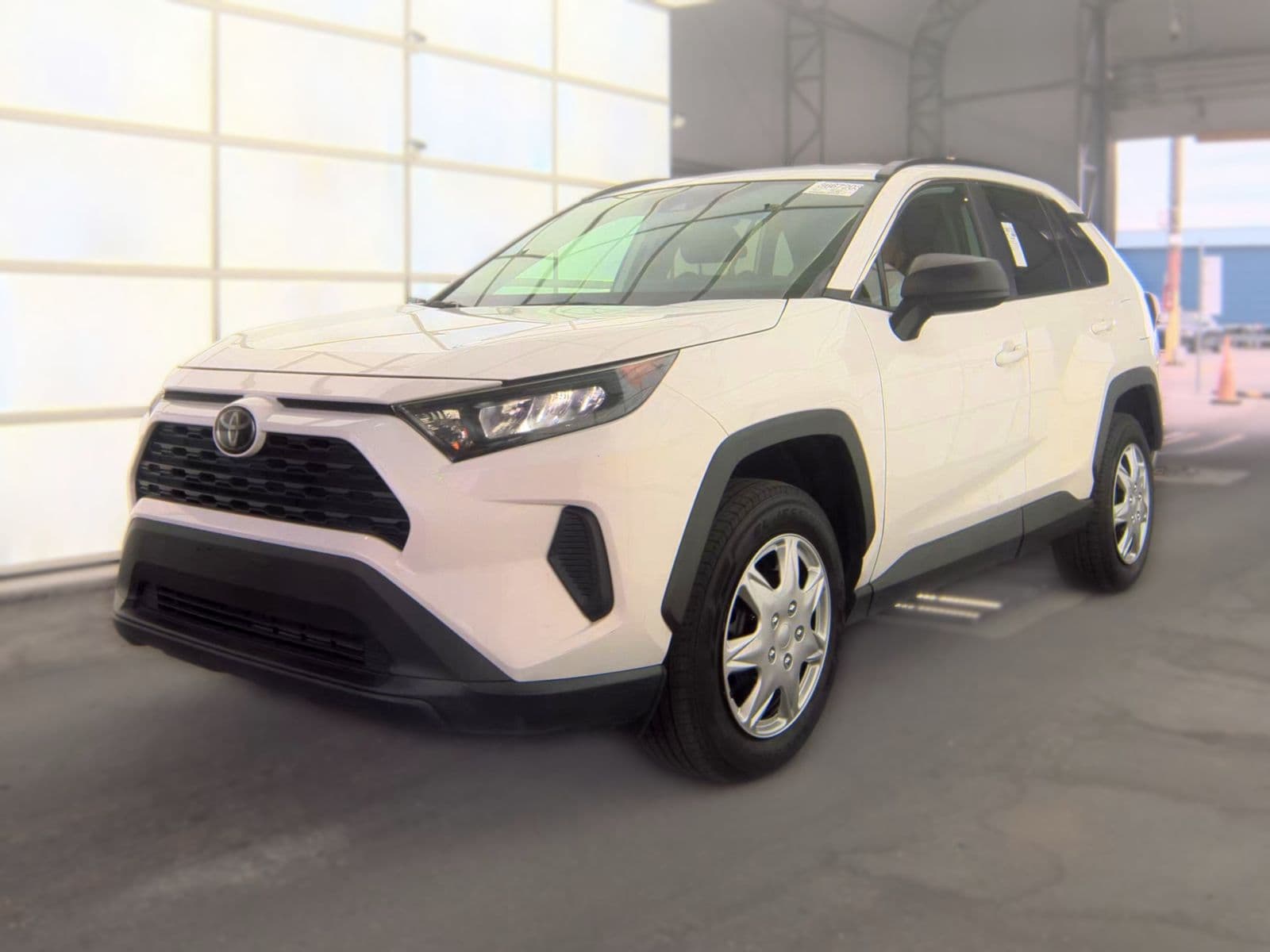 2020 TOYOTA RAV4 LE 1