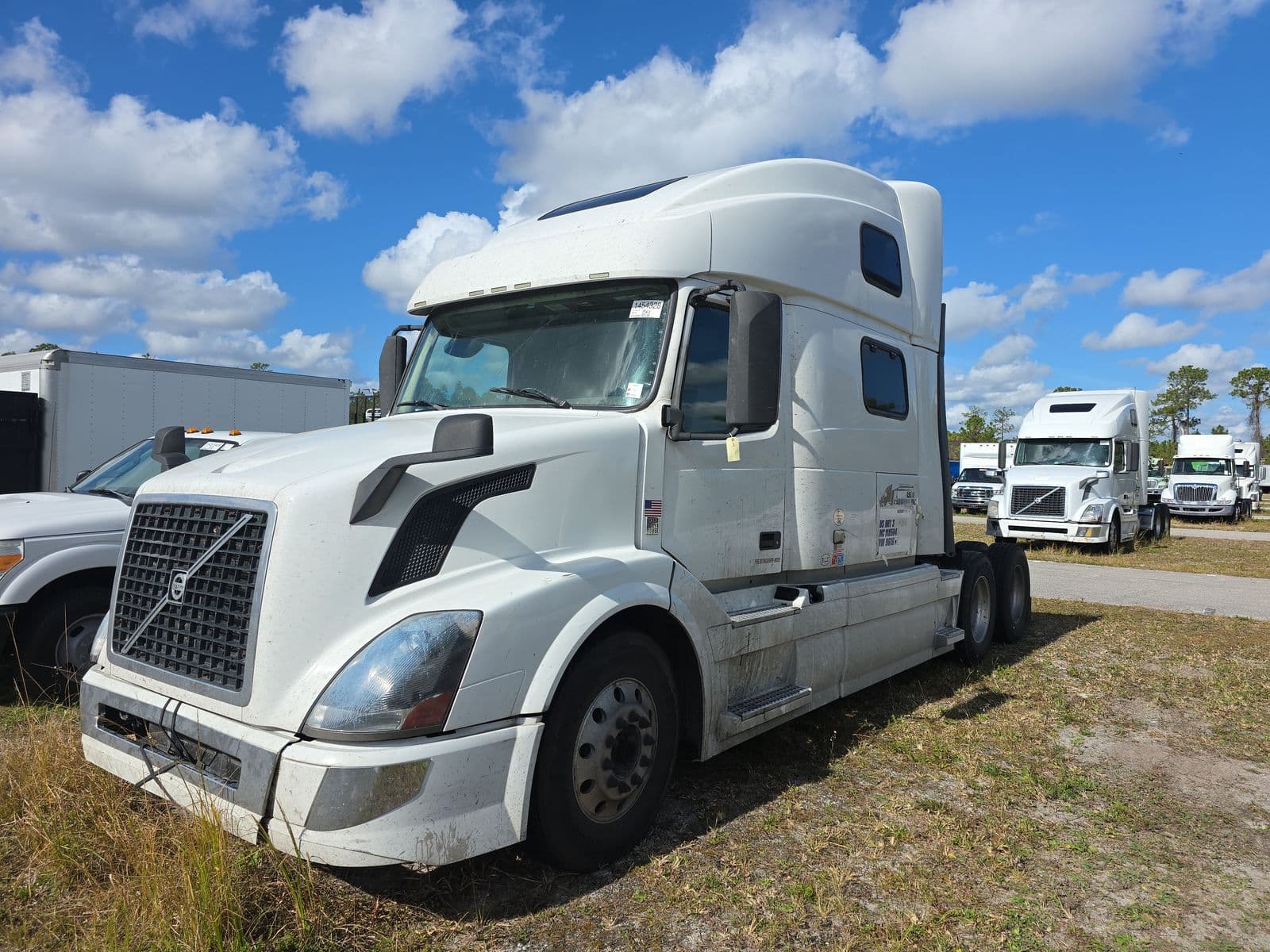 2017 VOLVO OTHER-HEAVY Truck