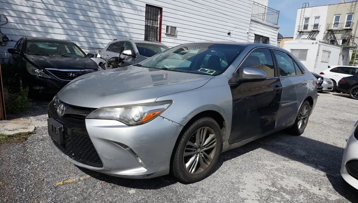 2017 TOYOTA CAMRY SE