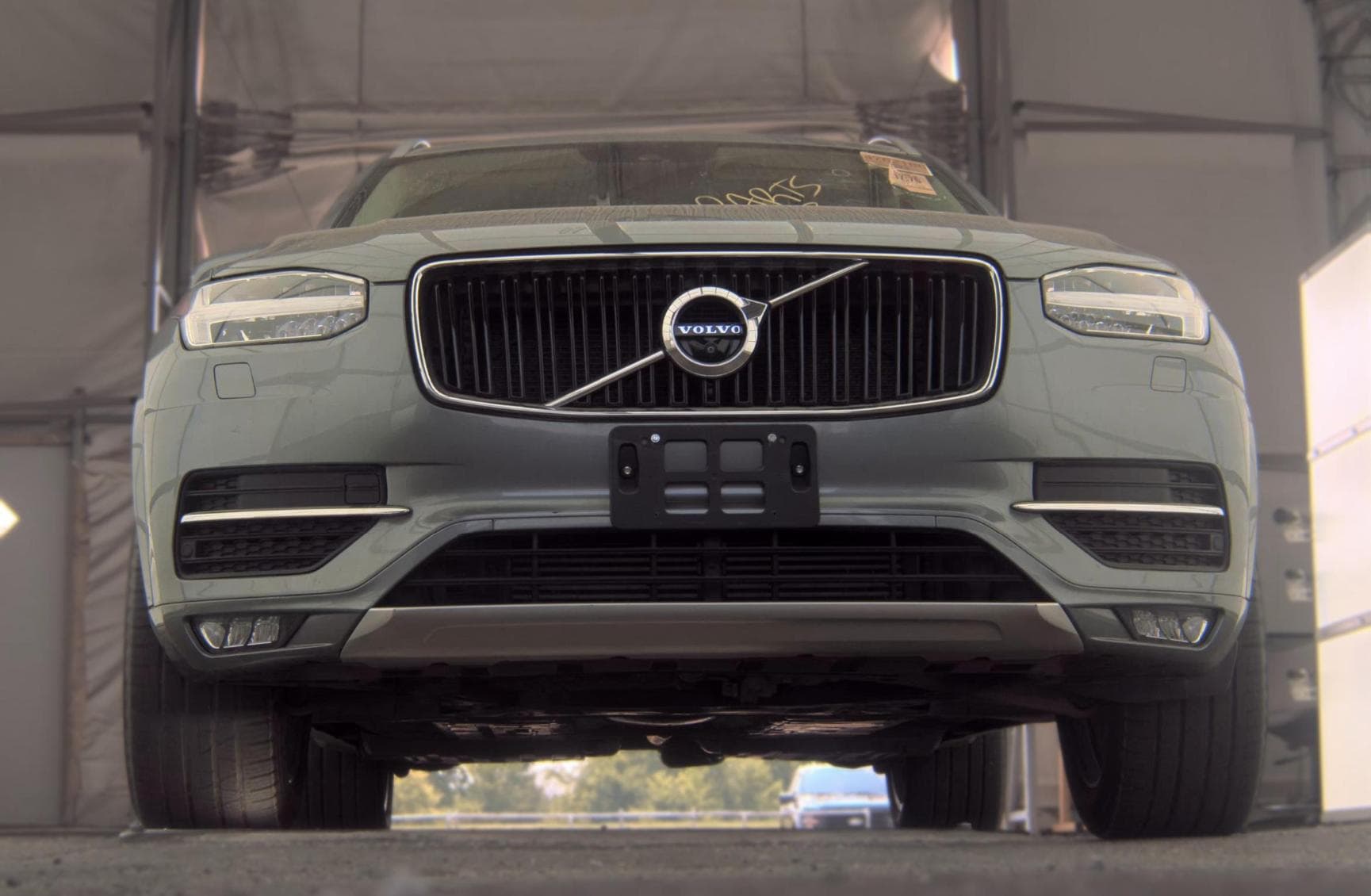2017 VOLVO XC90 T6 Momentum