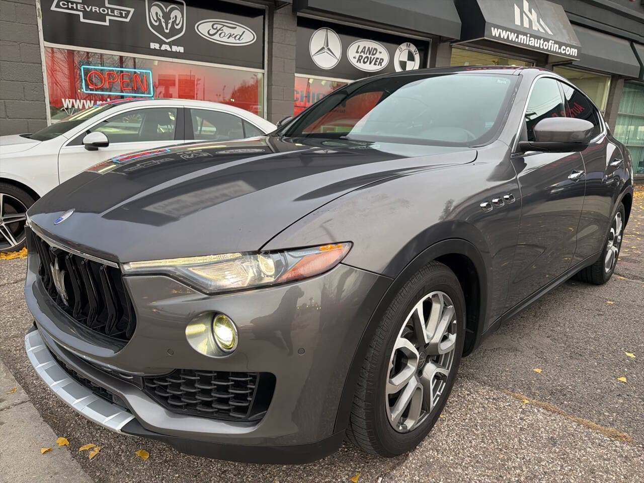 2017 MASERATI LEVANTE Base