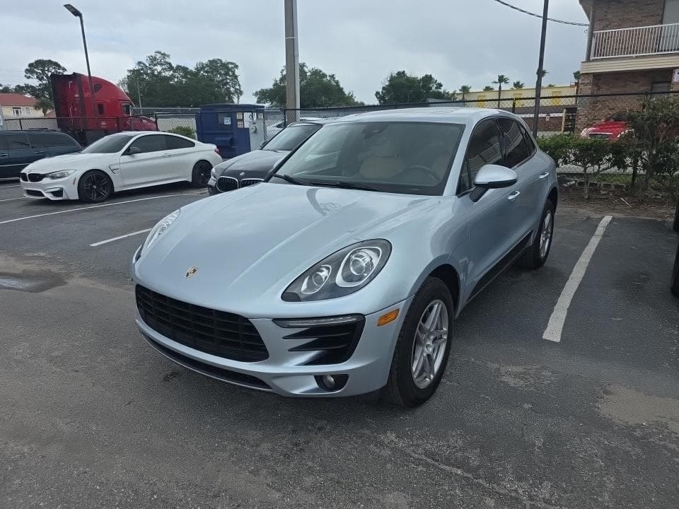 2017 PORSCHE MACAN Base 1